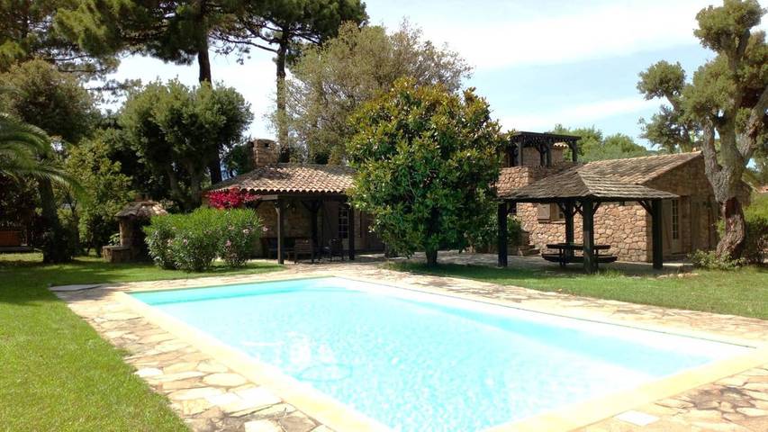 Villa pour 10 personnes, avec piscine, adapté aux familles à Lecci