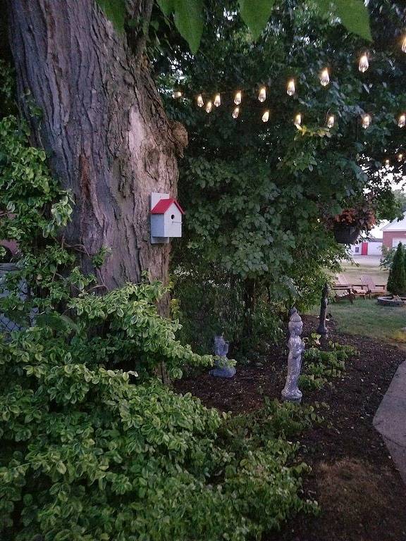 Cozy Centrally Located Gem-King, Hot Tub, Pets Ok, Shops & 15 Mins to Lake Erie in Mentor, Lake County (OH)