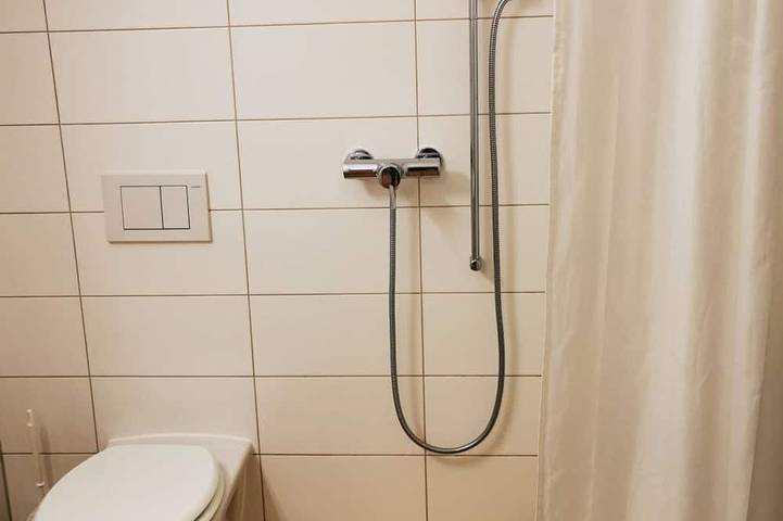 Ganze Wohnung, B&B am Berntor Doppelzimmer, Dusche und Bad, Wc Doppelzimmer, Dusche und Bad, Wc in Thun, Thunersee
