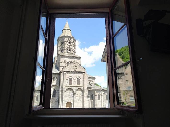Hôtel pour 3 personnes, avec terrasse et vue à Orcival (Puy-de-Dôme) - 2