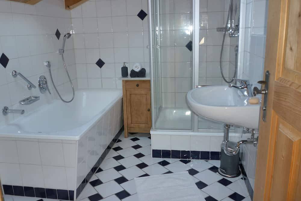 Ganze Wohnung, Gemütliche Zwei-Zimmer-Wohnung über zwei Etagen in Gmund, Bayerische Alpen