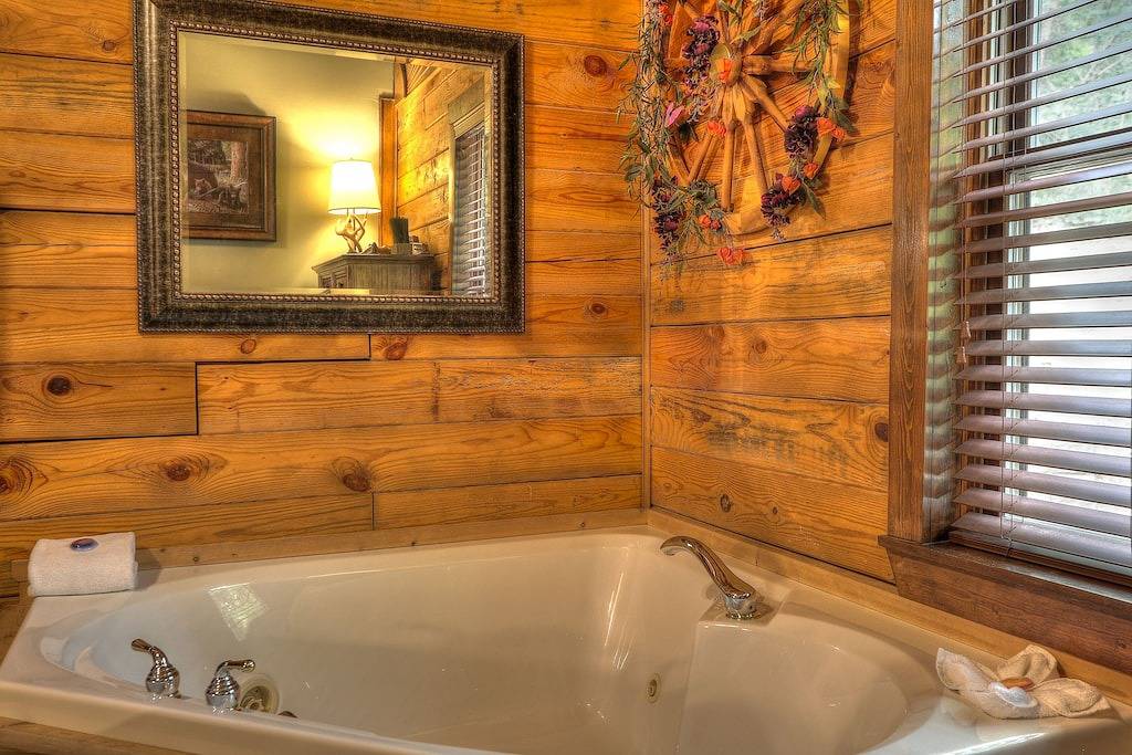 Gemütliche Hütte nur wenige Minuten von Pigeon Forge! in Sevierville, Sevier County