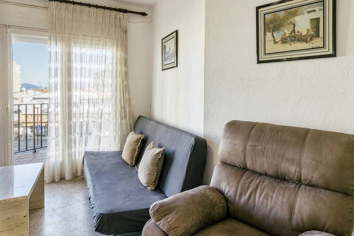Apartamento entero, Apartamento 'Sol Y Mar 2 Dorm Playa Riells' con balcón in La Escala, Alt Empordà
