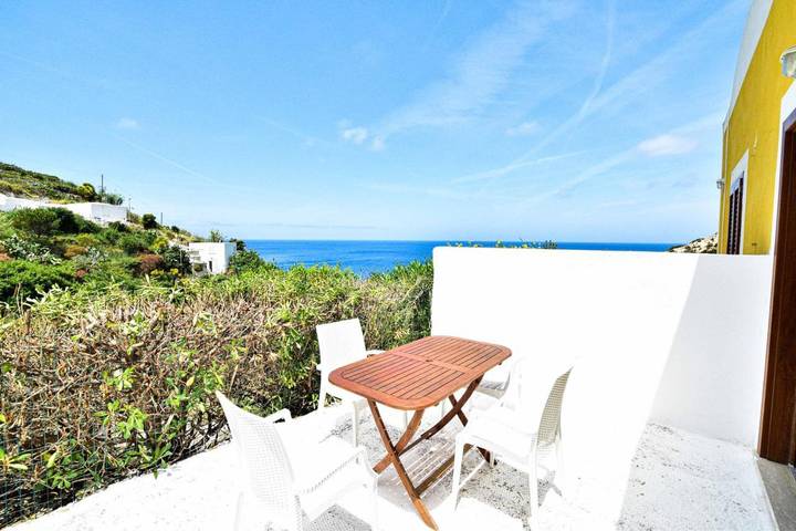 Casa vacanza per 4 persone, con giardino e terrazza nonché panorama a Ponza