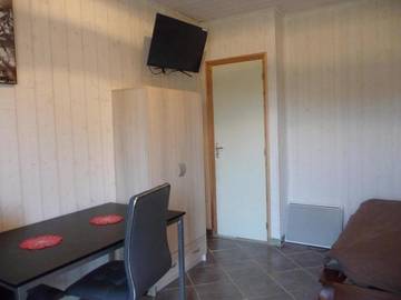 Gîte pour 4 personnes, avec terrasse à Espinasse