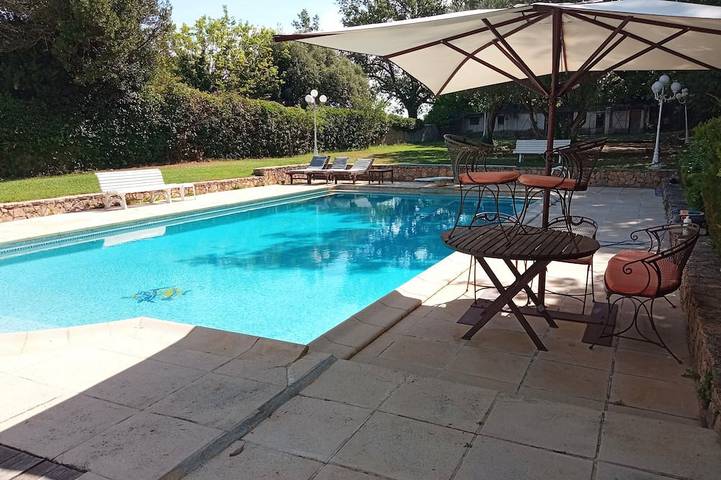 Location de vacances pour 2 personnes, avec jardin et piscine à Brignoles