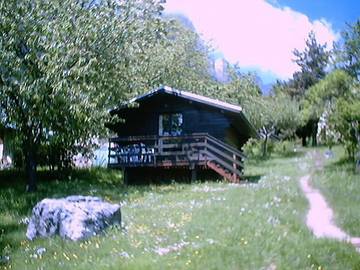 Chalet pour 4 personnes, avec piscine et terrasse ainsi que vue et sauna, animaux acceptés dans l' Isère