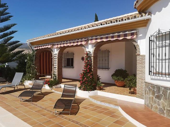 Casa rural para 6 personas, con vistas además de piscina y jardín en Alcaucín - 4