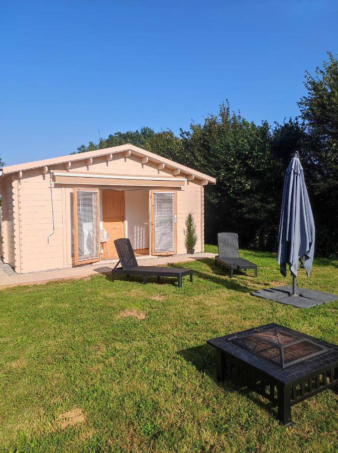 Chalet pour 2 personnes, avec Jacuzzi et Terrasse ainsi que Jardin et Vue à Coupelle-Vieille