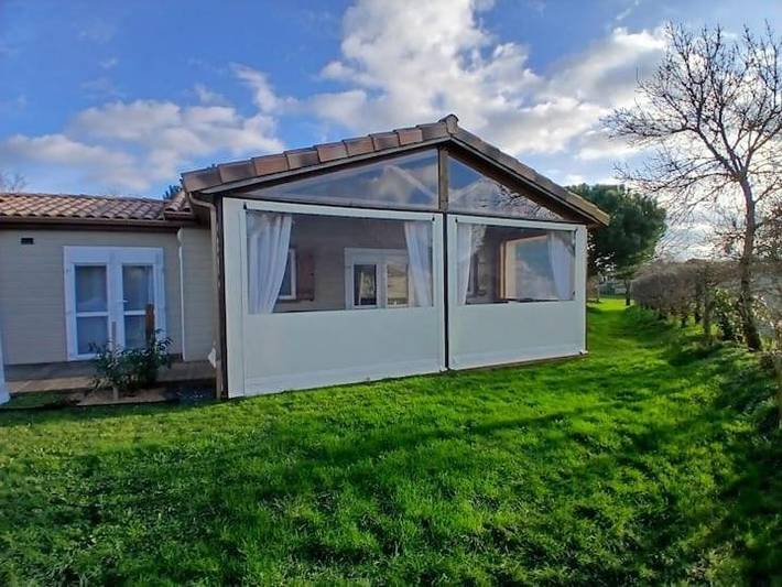 Chalet pour 6 personnes, avec jacuzzi ainsi que balcon et piscine