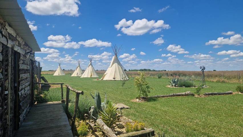 Gîte pour 4 personnes, avec vue ainsi que terrasse et jardin, animaux acceptés à Saint-Jean-de-Sauves