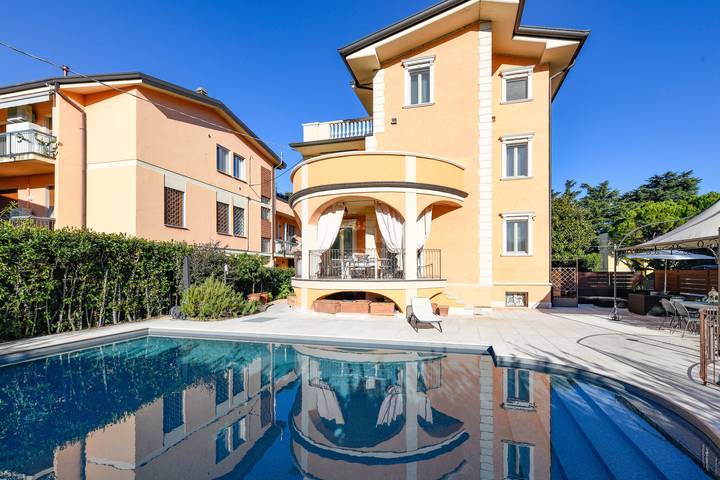 Villa für 8 Personen, mit Terrasse und Garten sowie Seeblick in Desenzano del Garda - 3
