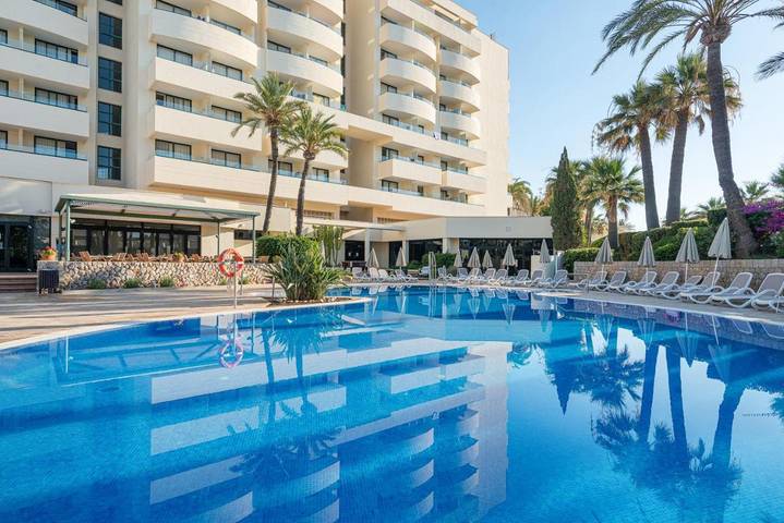 Hotel für 3 Personen, mit Balkon und Terrasse sowie Garten und Kinderpool in Sa Coma