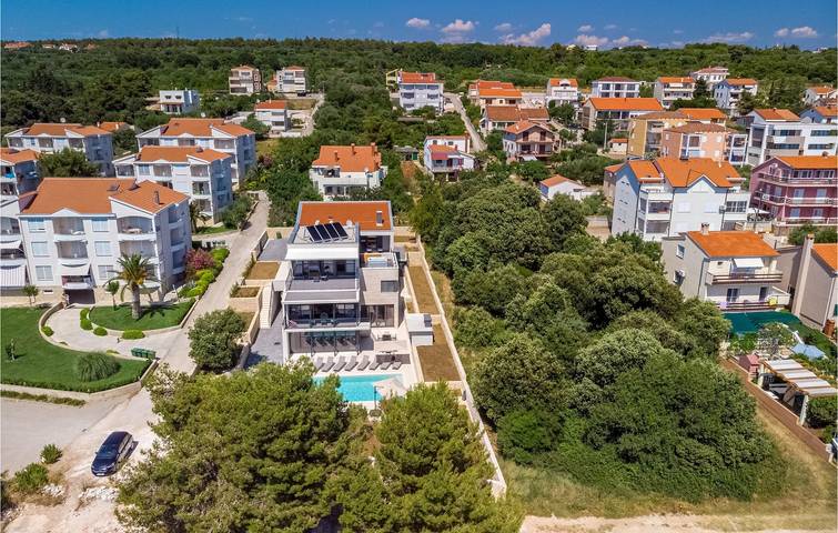 Gemütliche Ferienwohnung mit Meerblick und Pool, 1 km vom Strand entfernt in Strand Kožino, Zadar (Kommun)