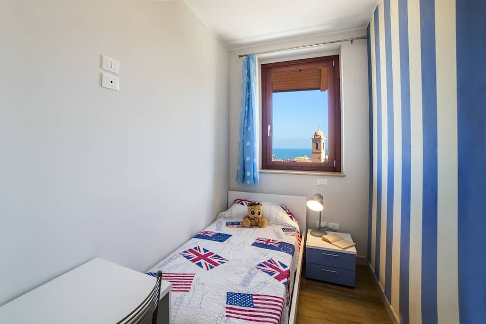 Entire apartment, Finely furnished apartment a stone's throw from the sea with swimming pool, gym, Wifi in Cupra Marittima, Riviera delle Palme