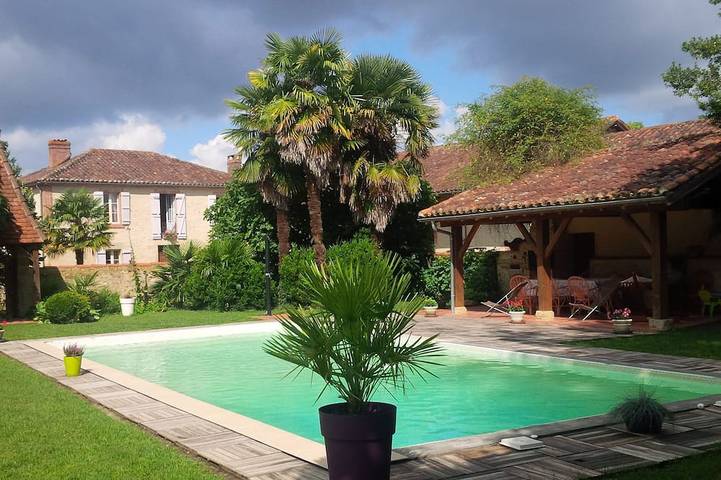 Gîte pour 10 personnes, avec jardin à Gée-Rivière