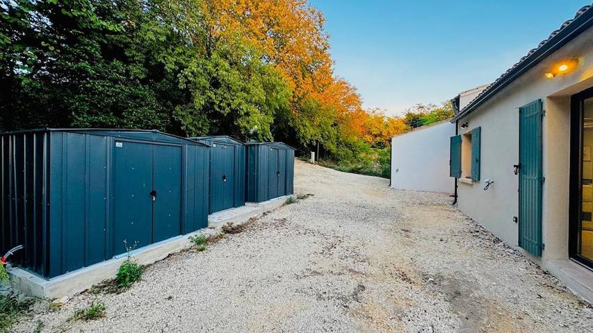 Location de vacances pour 6 personnes, avec vue ainsi que terrasse et piscine à Saint-Maximin (Nimes) - 4