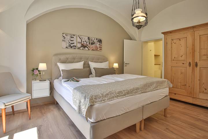 Ökonomiehof - Ferienwohnung Kapelle mit geräumigem Schlafzimmer in Lichtenfels (Bayern), Oberes Maintal - Coburger Land