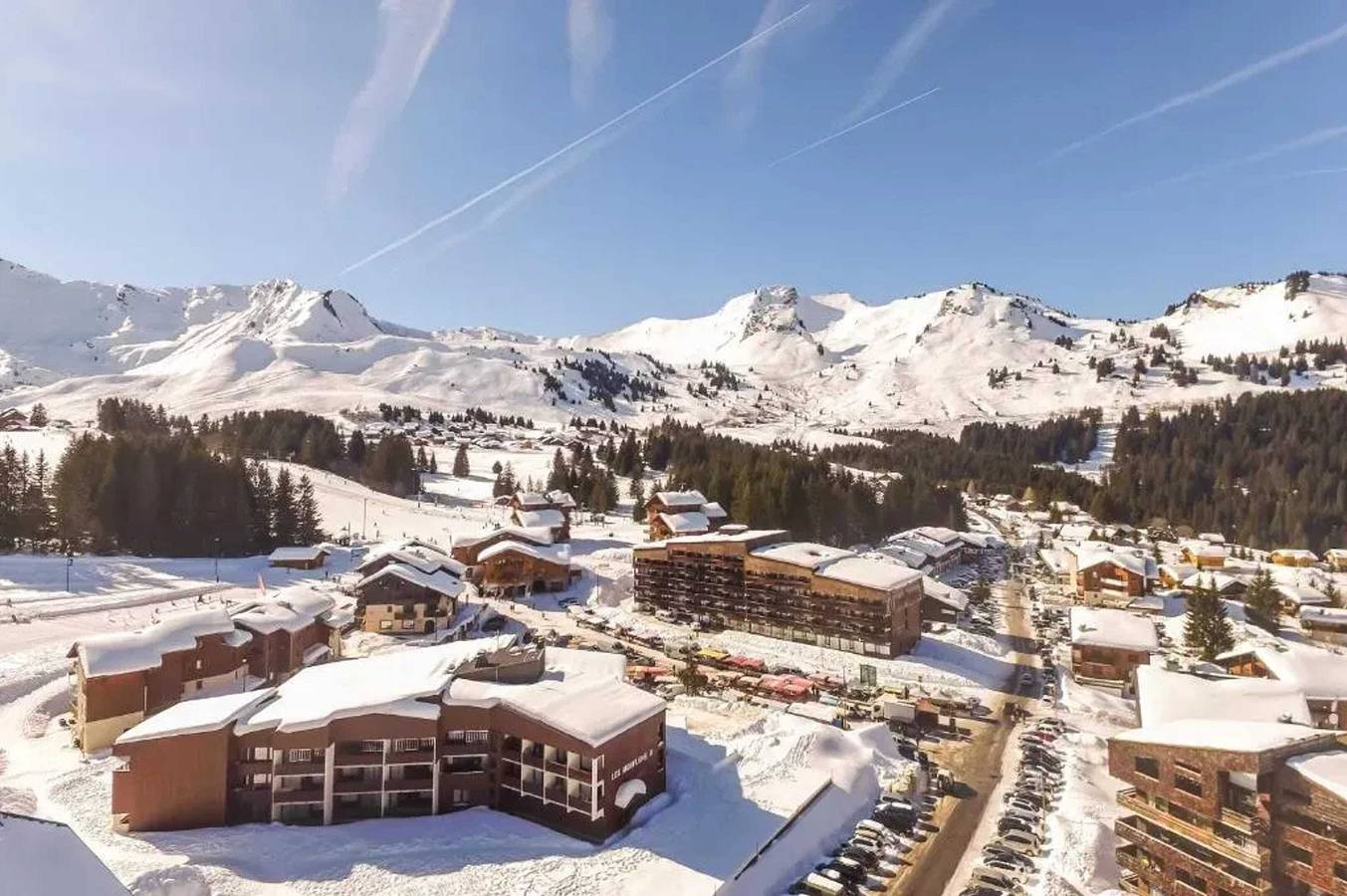 Entire studio, Modern Studio in Taninges with Mountain View - 35 m² in Le Praz de Lys, Taninges