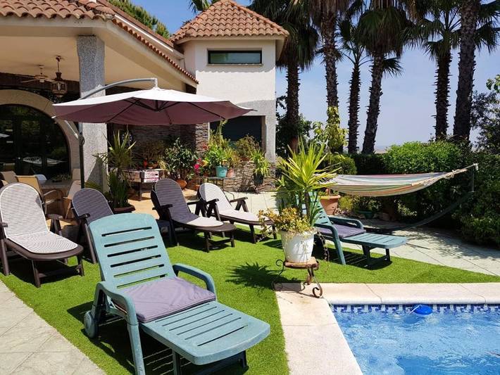 Location de vacances pour 10 personnes, avec piscine et balcon à Santa Amalia