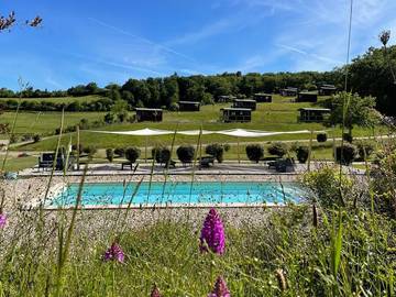 Tente pour 4 personnes, avec jacuzzi et sauna dans le Gers