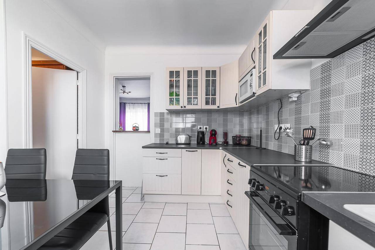 Appartement entier, Three-Bedroom Apartment with Balcony in Creil, Oise