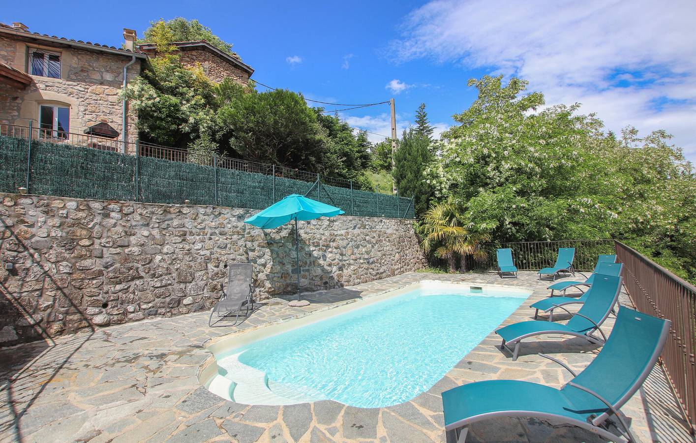 Appartement de luxe avec piscine, cheminée et jardin près de la plage in Pont-de-Labeaume, Parc naturel régional des Monts d'Ardèche