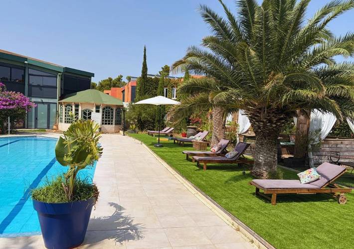 Hôtel pour 2 personnes, avec Terrasse ainsi que Jardin et Piscine