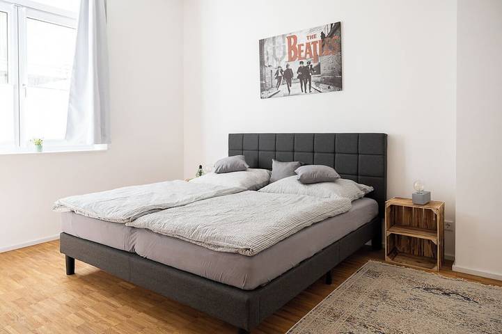 Appartement entier, ★ Ko-Living - Suite Beatles | Centre-ville | Jusqu'à 4 pers. | Platine vinyle ★ in Halle, Saale-Unstrut