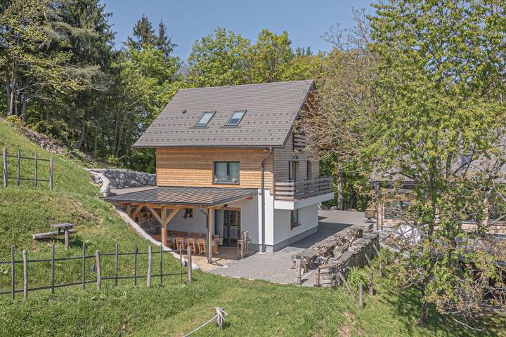 Appartement de vacances pour 2 personnes, avec vue sur le lac et jardin ainsi que sauna et terrasse