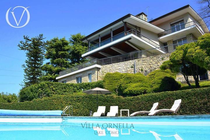 Villa per 12 persone, con Terrazza e Giardino nonché Piscina e Vista lago a Mandello del Lario