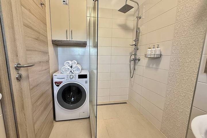Ganze Wohnung, Penthouse with a Panorama balcony, and free Parking! in Ketschkemet, Kecskeméti járás