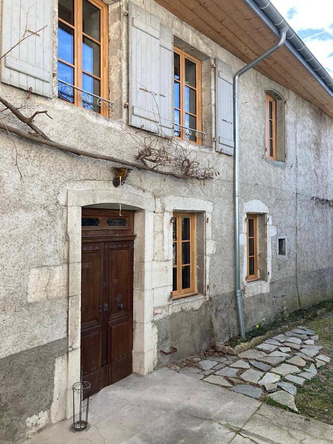 Location de vacances pour 4 personnes, avec Terrasse ainsi que Jardin et Vue à Les Échelles