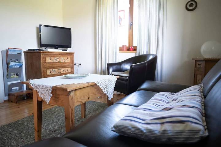 Ganze Wohnung, Ruhige, gepflegte ****Ferienwohnung, Eg mit Terrasse & Garten, zentral in Murnau in Murnau am Staffelsee, Das Blaue Land