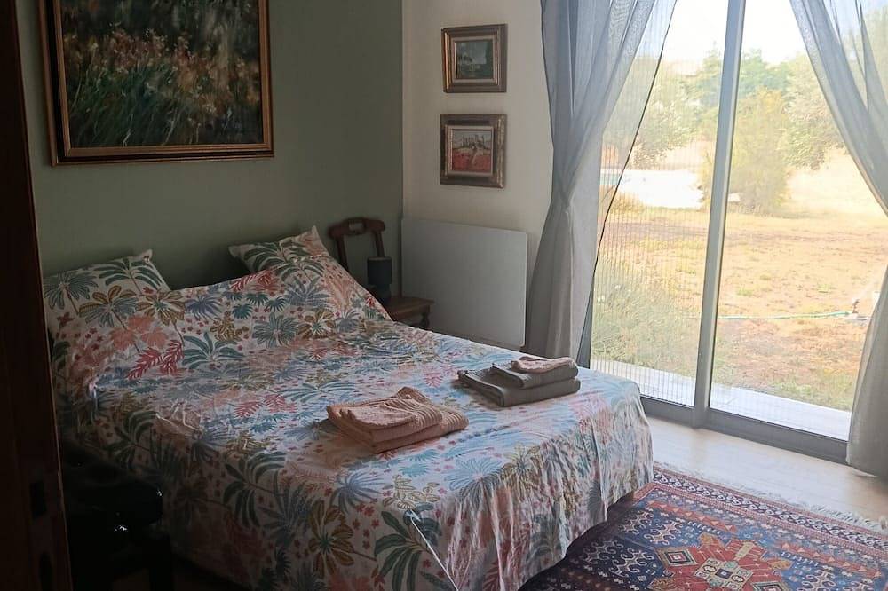 Chambre « Chambre 3 » avec vue montagne, piscine partagée et Wi-Fi in Aléria, Arrondissement de Corte