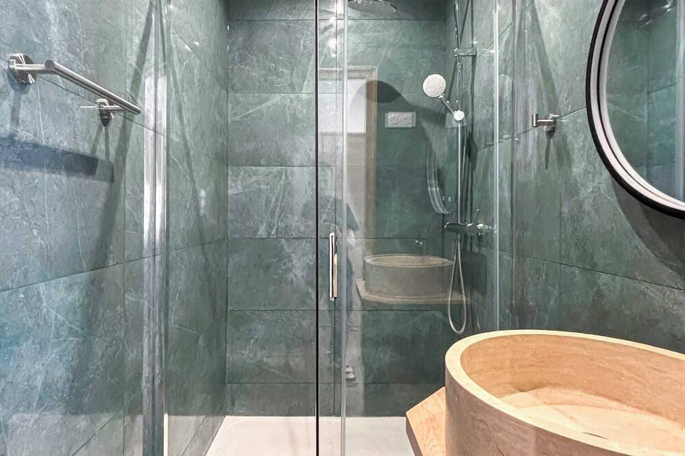 Entire apartment, Hoche A 01 - Two Bedroom Apartment, Sleeps 6 in Le Pré-Saint-Gervais, Seine-Saint-Denis