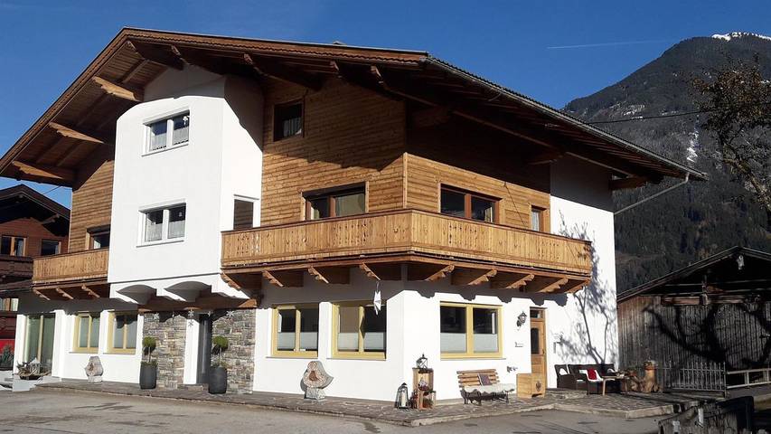 Vakantiewoning voor 16 personen, met balkon en sauna in Ried im Zillertal
