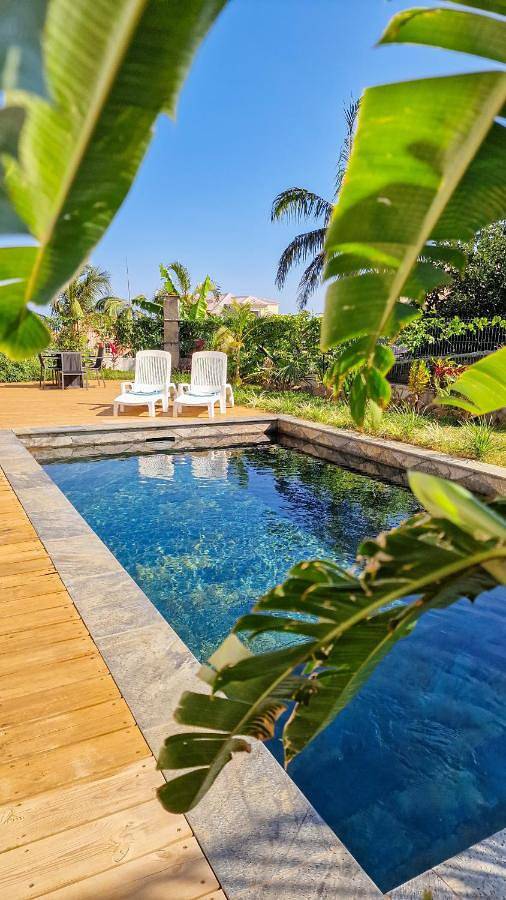 Maison de vacances pour 4 personnes, avec balcon et jacuzzi ainsi que piscine et jardin