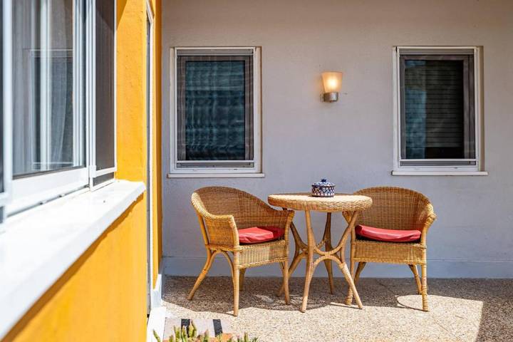Gîte pour 2 personnes, avec jardin ainsi que terrasse et piscine dans Angeiras - 3