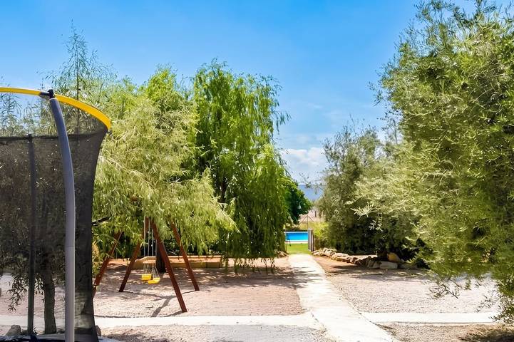 Casa de vacaciones para 8 personas, con terraza y jardín además de piscina y jacuzzi - 1