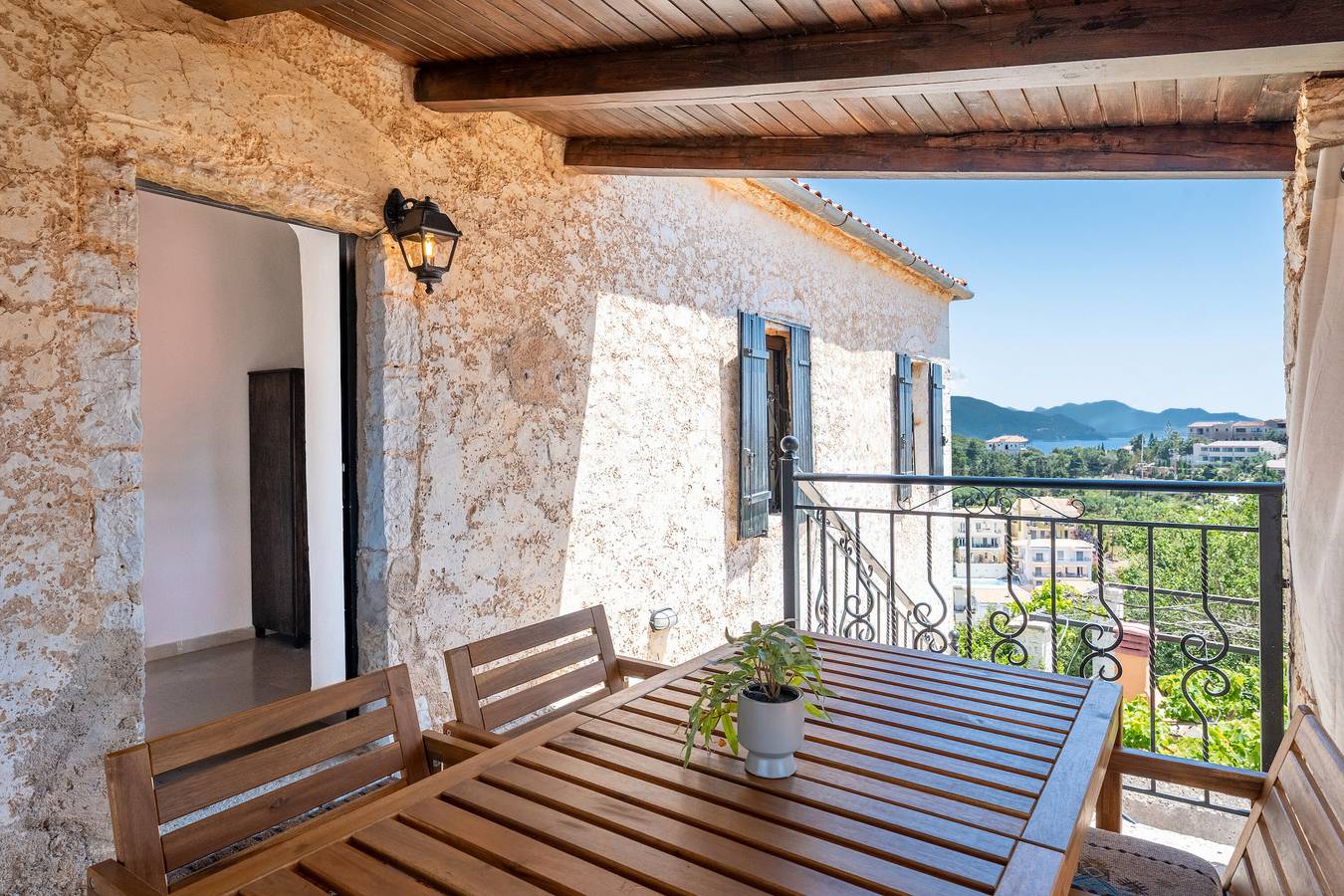 Entire apartment, Apartment 'Old Manor House 3' with Sea View, Wi-Fi and Air Conditioning in Syvota, Thesprotia region