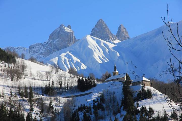 Maison pour 16 personnes, avec balcon et jardin à Albiez-Montrond