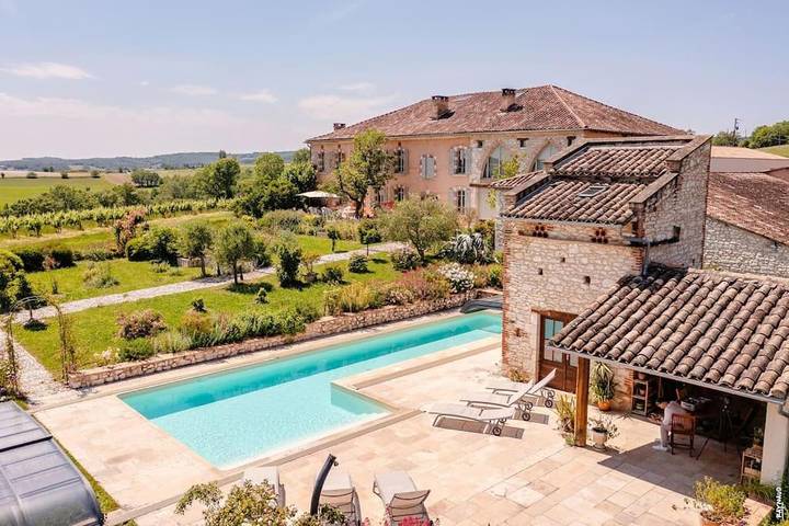 Location de vacances pour 14 personnes, avec piscine ainsi que vue et jardin à Le Verdier - 3