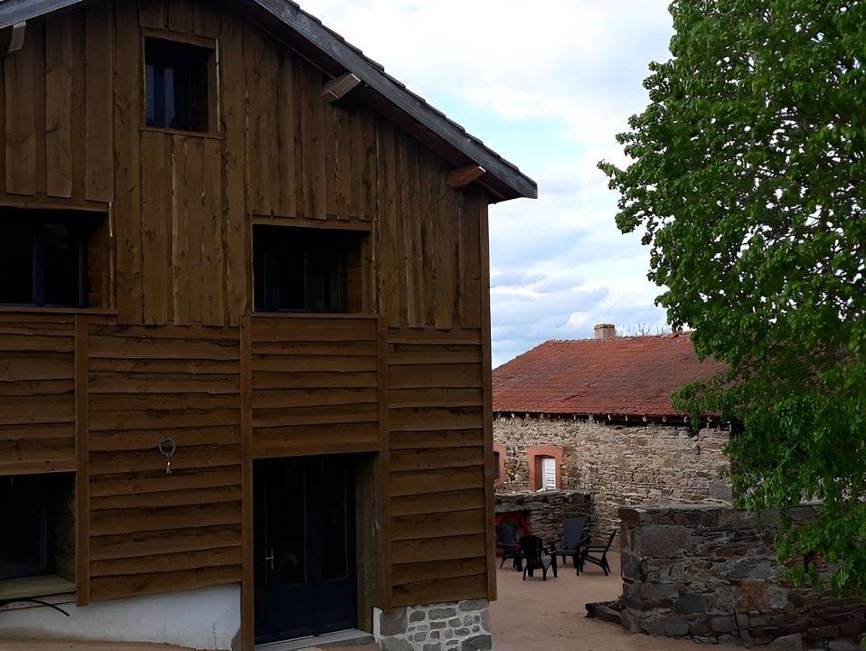 Gîte la Ferme de Servanges et parcours pieds nus in Saint-Georges-en-Couzan, Parc Naturel Régional Livradois-Forez