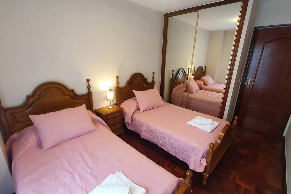 Entire apartment, Two Bedroom Apartment in Avilés, Costa Verde (Spain)