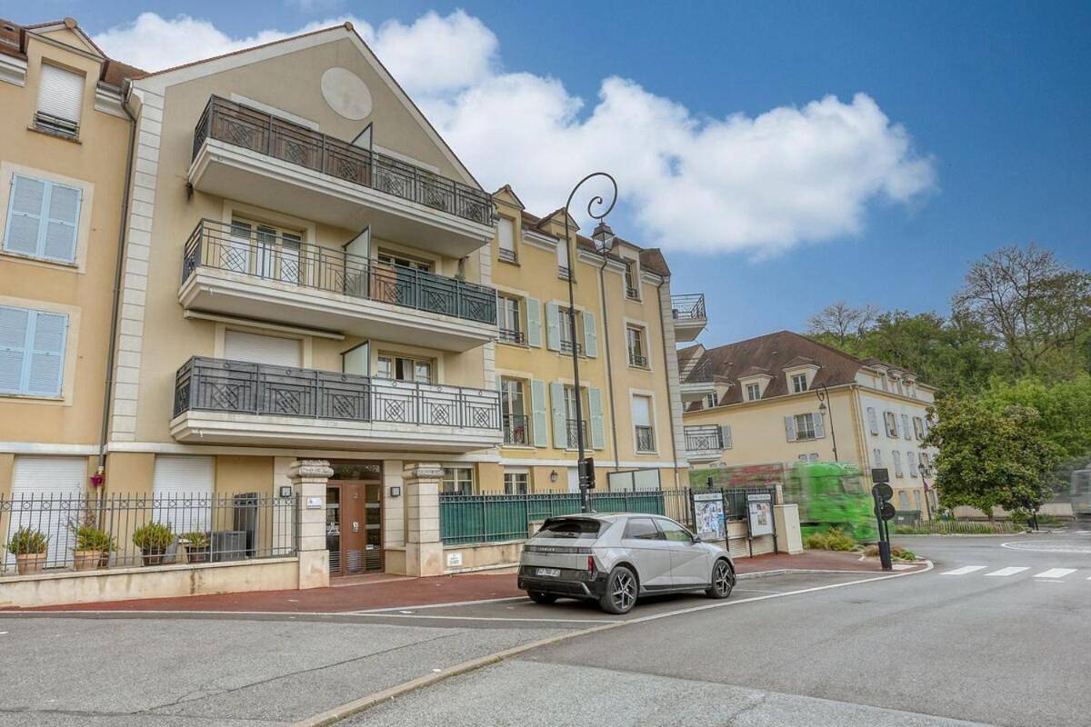 Appartement entier, One-Bedroom Apartment in Buc, Yvelines
