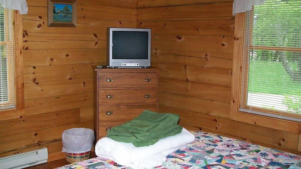 Ashmere See Log Cabin mit Privatsphäre / 2 Schlafzimmer in Hinsdale, Berkshire County