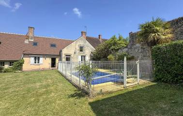 Location de vacances pour 16 personnes, avec terrasse ainsi que piscine et jardin à Ingrannes