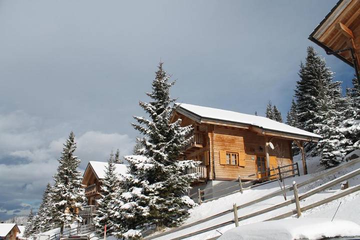 Ferienanlage für 8 Personen, mit Sauna und Garten sowie Ausblick und Terrasse, mit Haustier in Kärnten