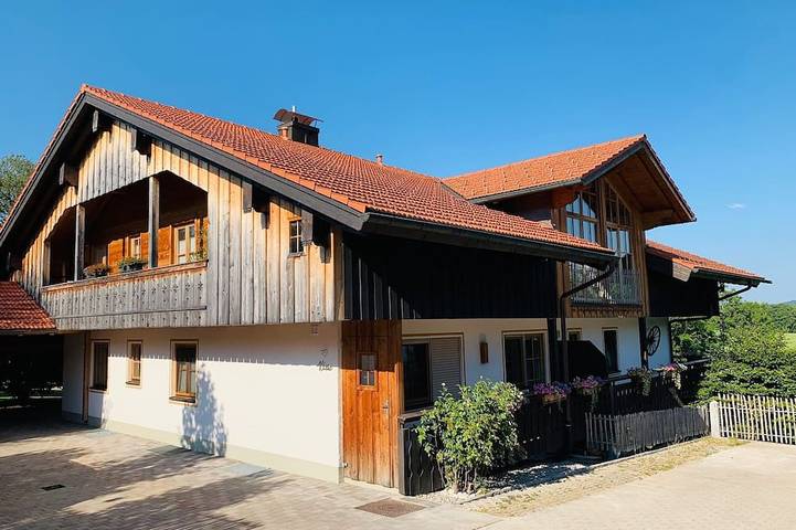 Ferienwohnung für 4 Personen, mit Balkon in Wackersberg